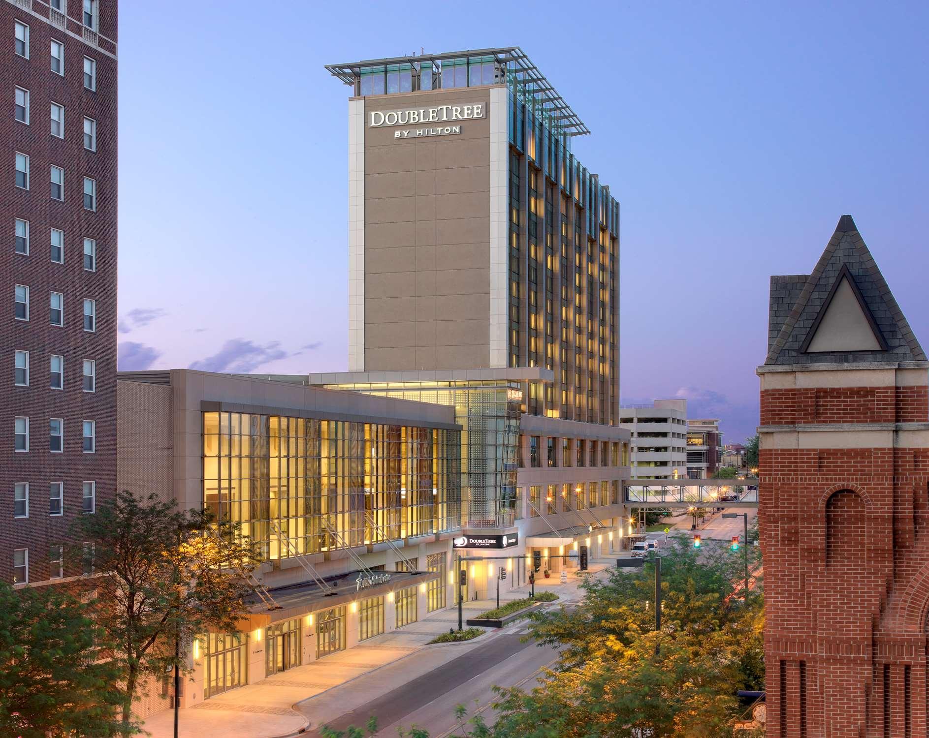 Doubletree By Hilton Hotel Cedar Rapids Convention Complex Kültér fotó