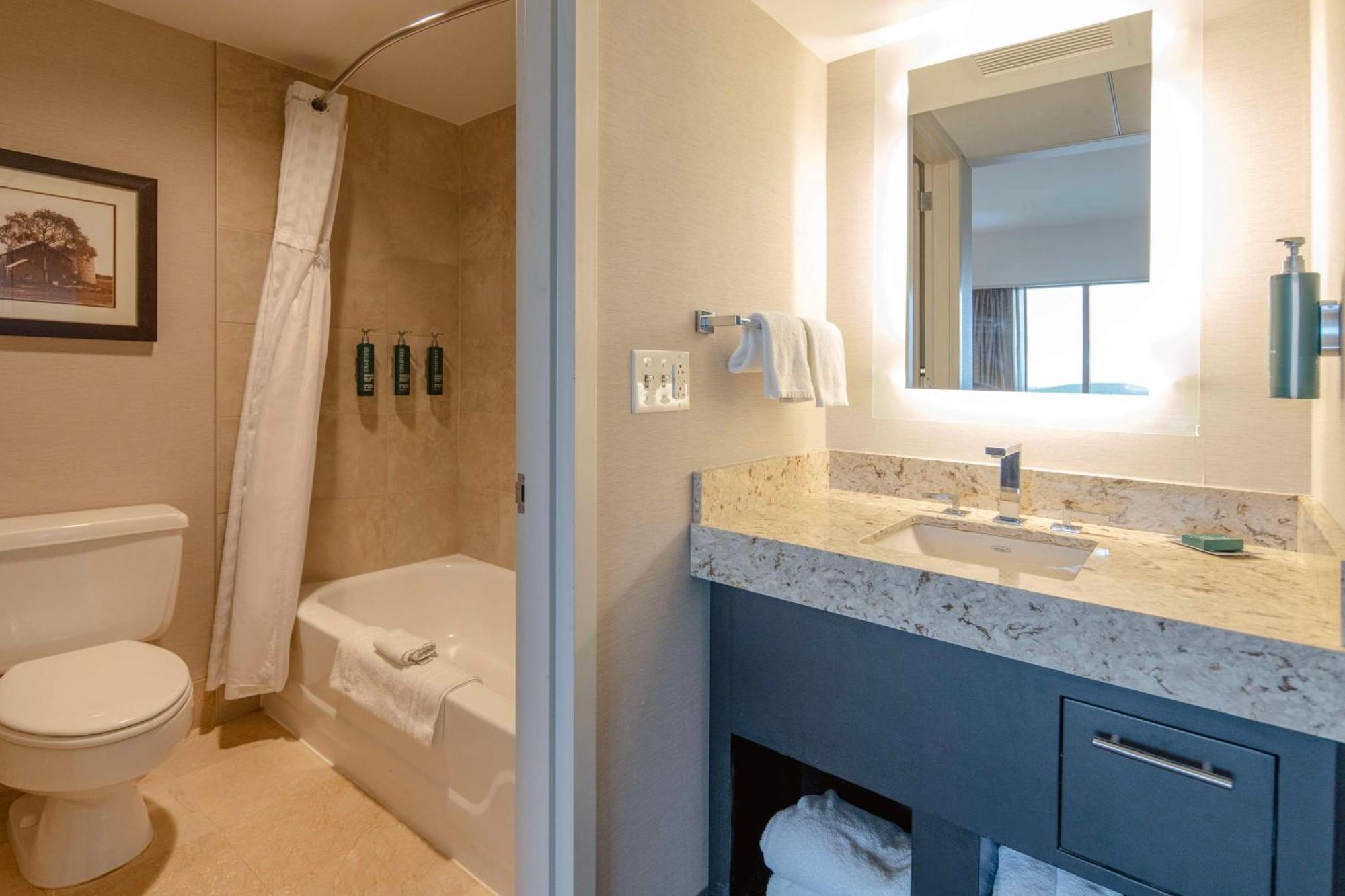 Doubletree By Hilton Hotel Cedar Rapids Convention Complex Kültér fotó