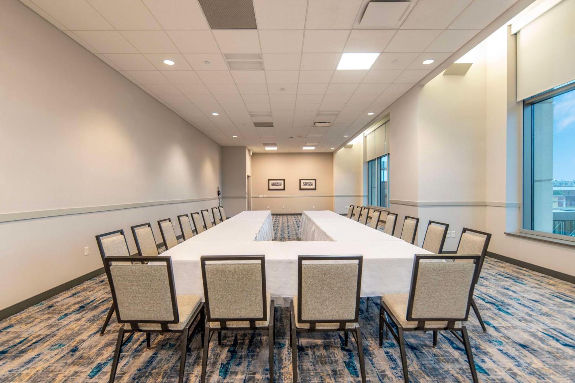 Doubletree By Hilton Hotel Cedar Rapids Convention Complex Kültér fotó