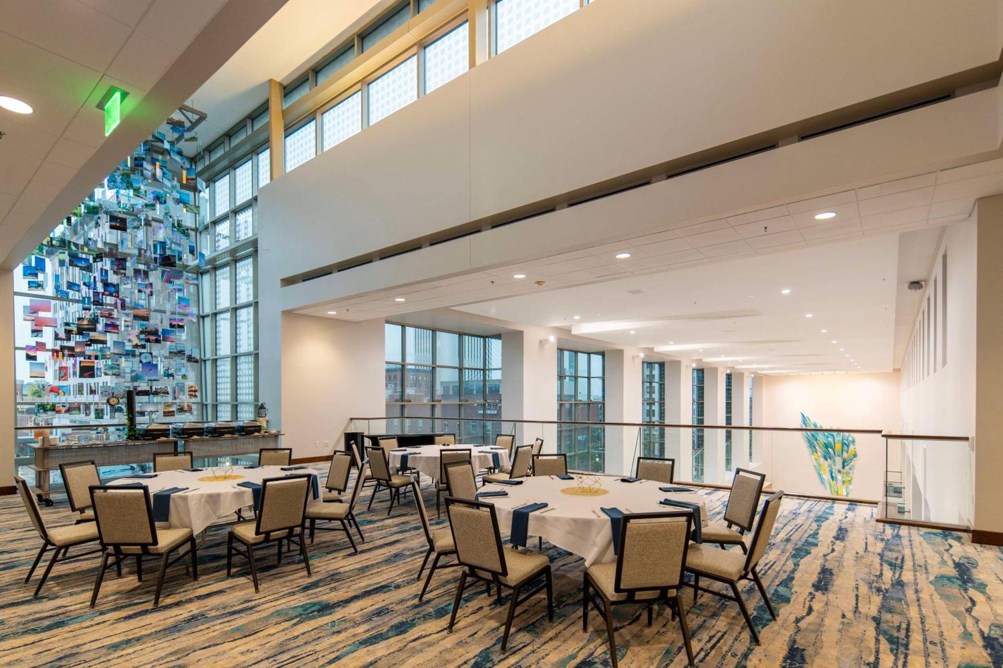 Doubletree By Hilton Hotel Cedar Rapids Convention Complex Kültér fotó